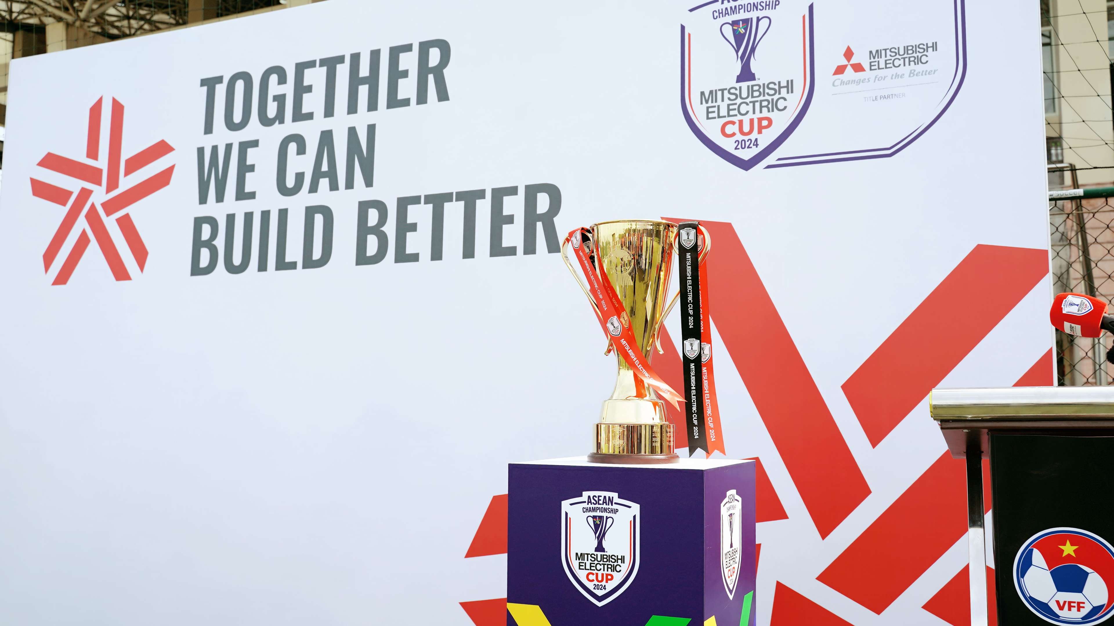 也暴露了她 也暴露了她