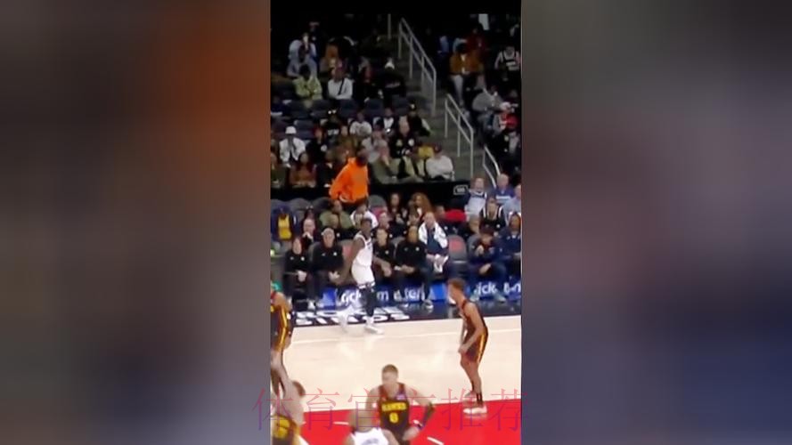 迪文岑佐上篮不进 戈贝尔神兵天降炸筐得手